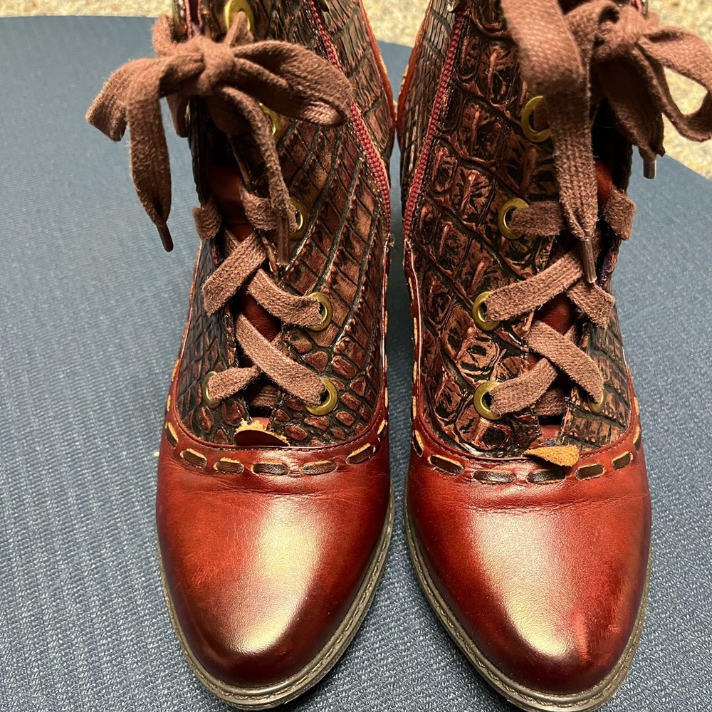 L’Artiste booties.